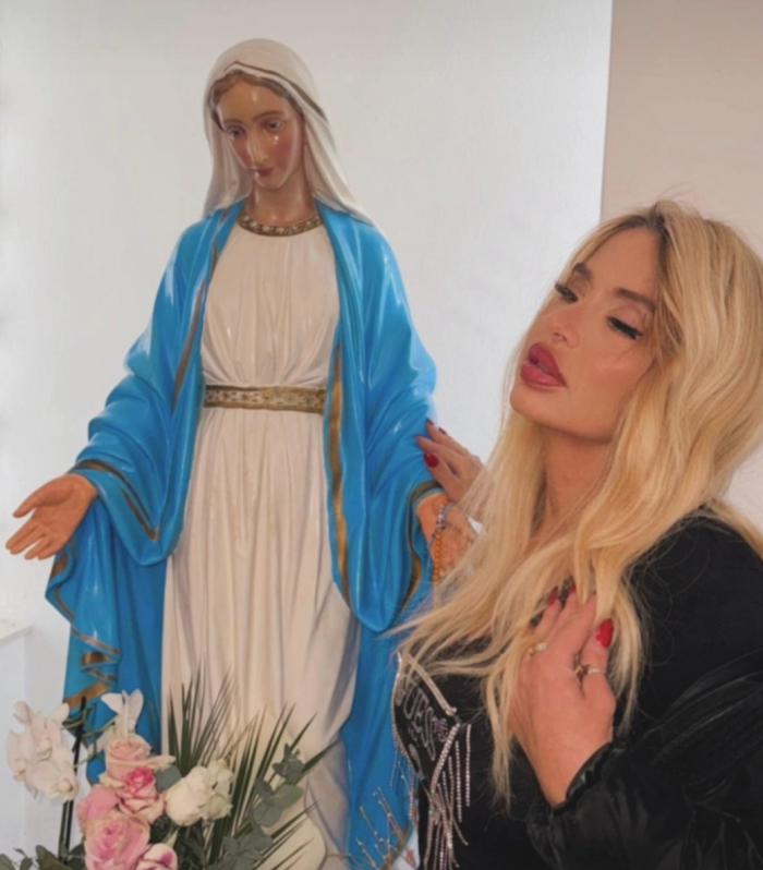 Valeria Marini e Rosalía insieme su Instagram: cosa è successo