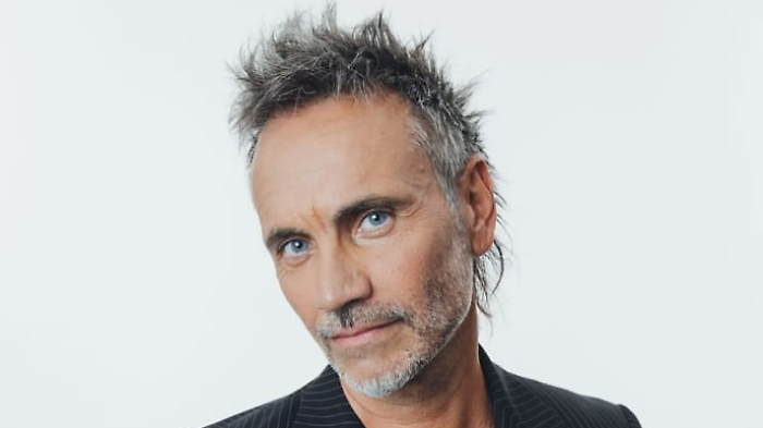 Nek: "Peppe Vessicchio mi disse una frase che non scorderò. Quando chiamo mia figlia ragazzina mi sgrida. Laura non c'è? È una storia vera"