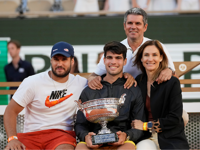 Carlos Alcaraz e la famiglia con il tennis nel DNA: chi sono i genitori e i tre fratelli 