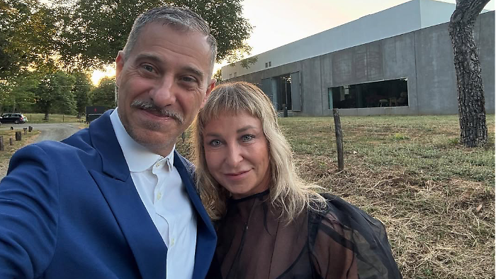 Gabriele Corsi, chi è la moglie Laura Pertici: "Senza di lei io precipito".  Il primo incontro e i figli Margherita e Leonardo 