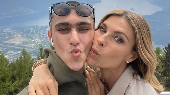 Ballando con le stelle, Martina Colombari racconta il dramma del figlio Achille e commuove la giuria con un'esibizione perfetta