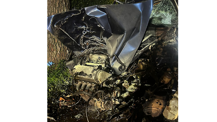 Muore a 22 anni nello spaventoso schianto in auto sulla Ss 73