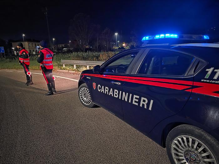 Da Fabriano alla stazione di Fossato di Vico con un'auto rubata: intercettati e denunciati