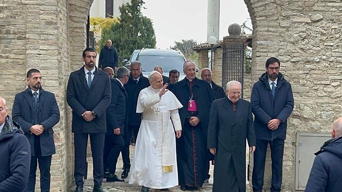 Dalle suore di Montefalco un pranzo da Leone: per il Papa menù tipico e regali a tema agostiniano. "La sua persona è il messaggio di pace più bello"