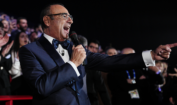 Carlo Conti a tutto Sanremo: "Festival dedicato a Pippo Baudo, ritmo come nel 2025 (nonostante i meme)". E sul successore tra i nomi spunta anche Silvia Toffanin
