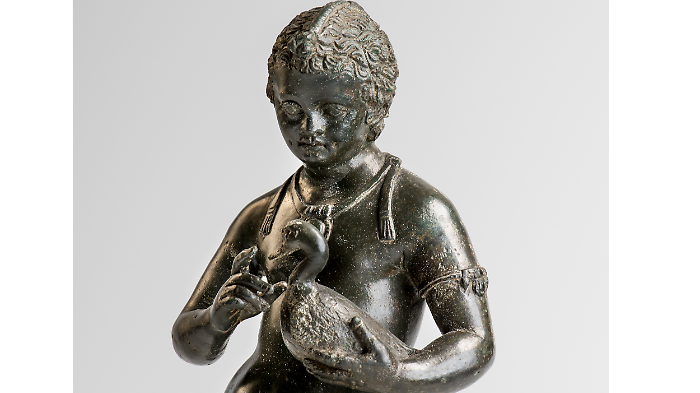 Natale con i tesori etruschi, a Cortona tornano dall'Olanda anche il fanciullo con l'oca e il grifo