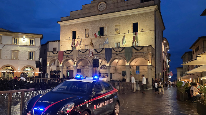 Sorpreso con 5 metri di rame e arnesi da scasso vicino al cimitero: denunciato 38enne romeno