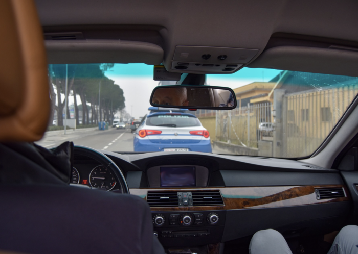 Controlli straordinari della Polizia a Città di Castello e San Giustino: oltre 80 persone identificate e 60 veicoli verificati