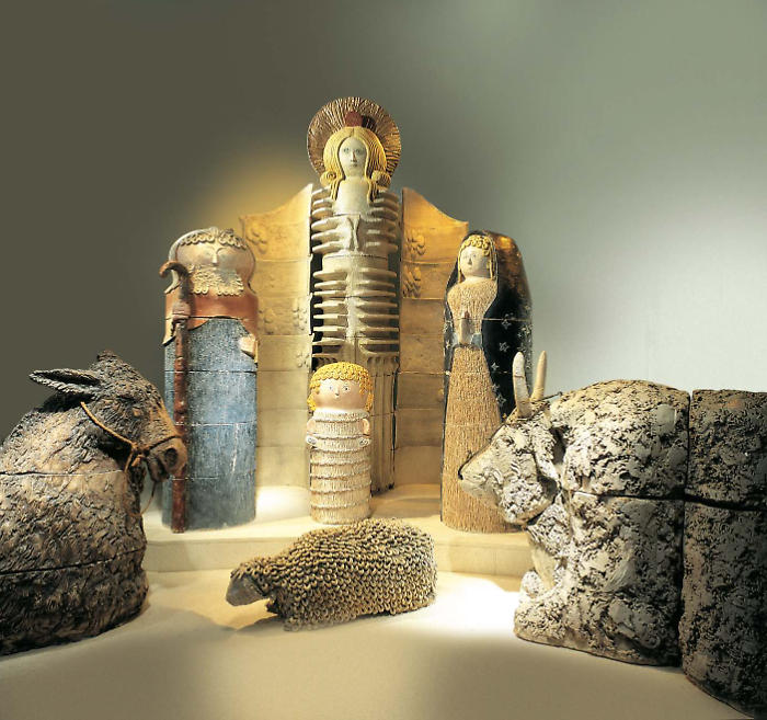 Dall'Abruzzo un dono speciale: il presepe monumentale di Castelli sarà ammirabile in città. Da L'Aquila arrivato l'albero di Natale