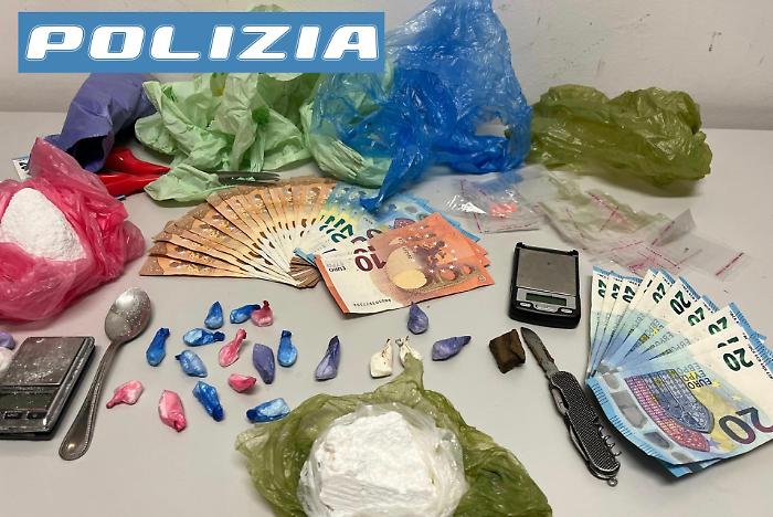 Smantellato giro di spaccio in una piazza del centro di Foligno: sequestrati hashish e cocaina. Due arresti