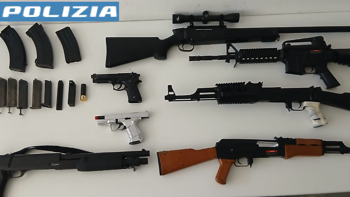 Sparava con fucili da softair da un'abitazione nel quartiere di Elce: denunciato minorenne 
