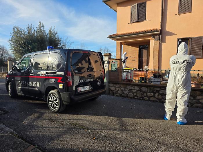 Maresciallo in congedo spara al petto della convivente e poi si toglie la vita. Femminicidio-suicidio a Po' Bandino
