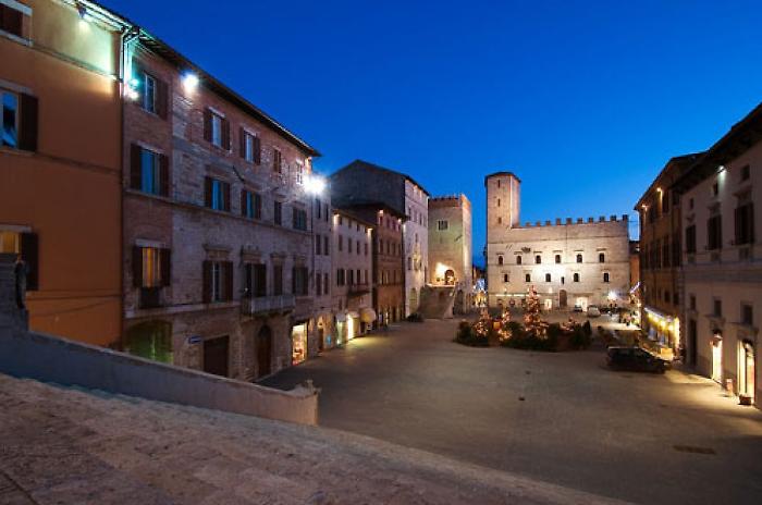 Nuove luci in centro storico a Todi: da lunedì via ai lavori. Si parte da via Ciuffelli  