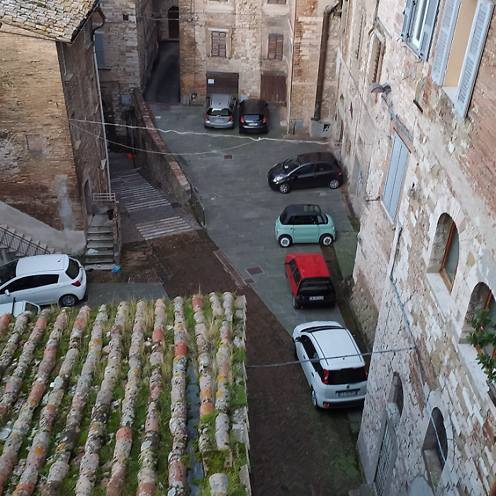 A Perugia movida molesta in piazzetta Pozzo Campana: residenti chiedono incontro con il sindaco