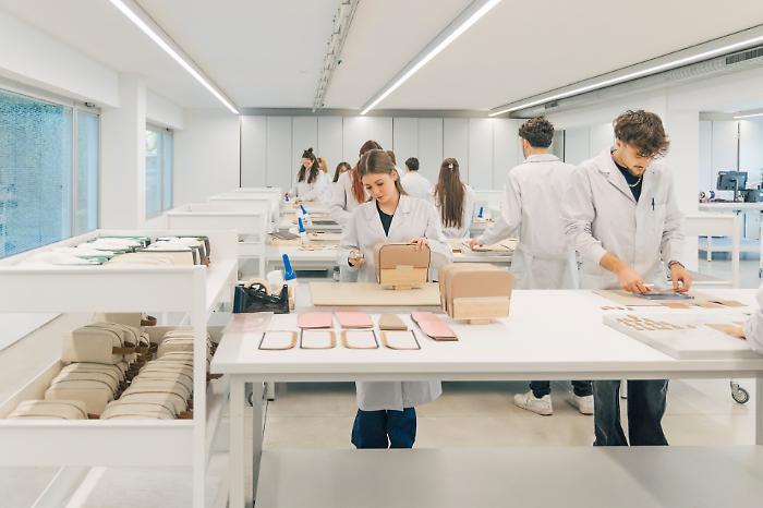 Prada investe di più in Umbria. Il Gruppo stanzia altri 60 milioni negli stabilimenti produttivi: Gubbio strategico