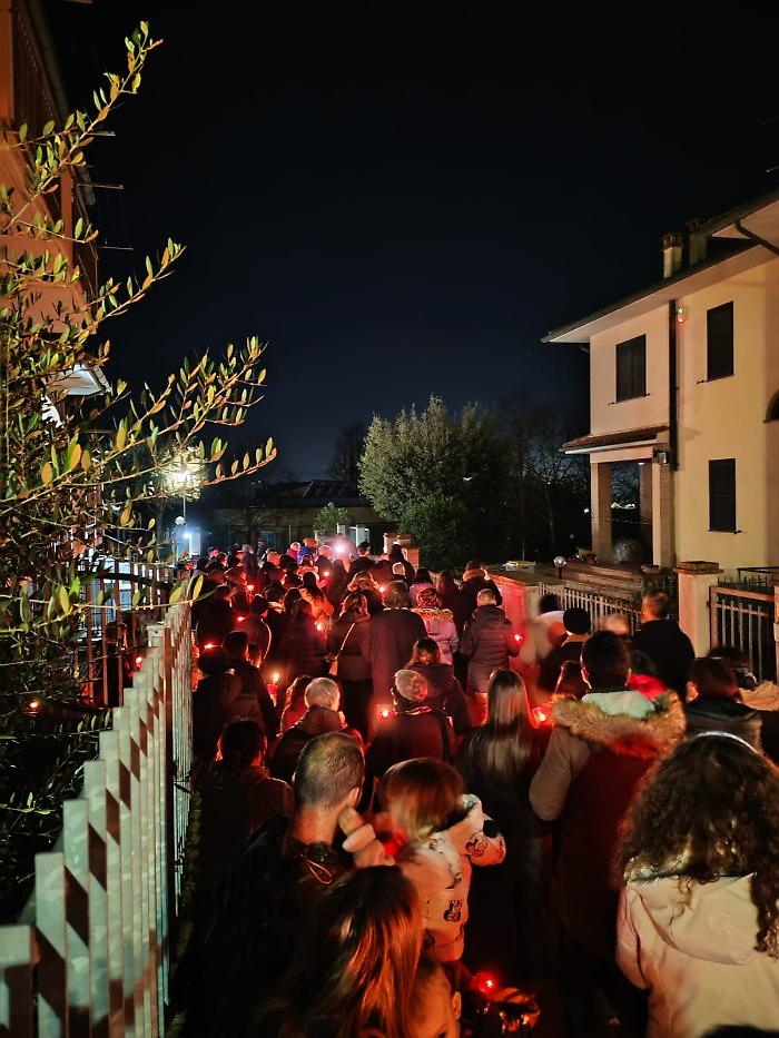 Po' Bandino scende in strada per ricordare Stefania Terrosi: centinaia di persone alla fiaccolata in memoria della donna vittima di femminicidio. In mattinata l'omaggio a Città della Pieve