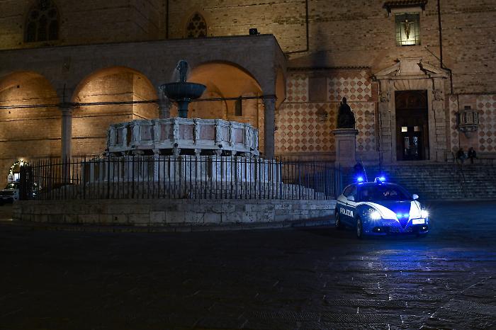 Night club di Perugia sequestrato: infiltrazioni, caldaia asportata e allarme antincendio fuori uso. Denunciato il titolare