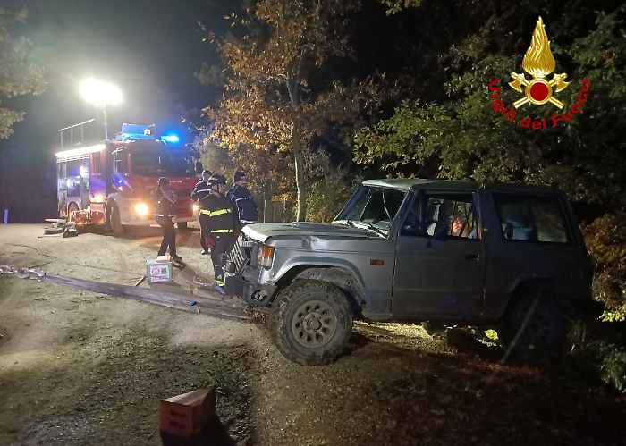 Incidente a Pausillo, fuoristrada si ribalta: due persone coinvolte 