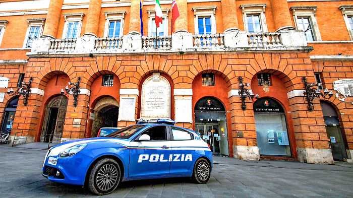 Affidata ai servizi sociali come misura alternativa al carcere, viene sorpresa a gestire un attività di spaccio in casa: arrestata 60enne 