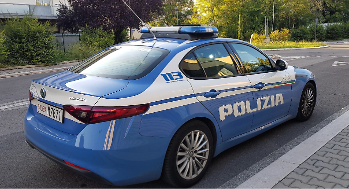 Destinatario di un divieto di reingresso nel paese, viene sorpreso dalla polizia con cocaina e ketamina: arrestato 