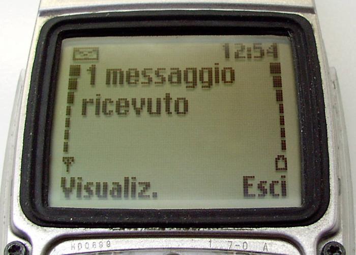 L'arrivo di un sms su un cellulare