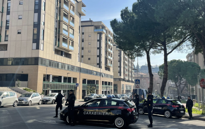 Perugia, arrestato 18enne per spaccio e resistenza: un 15enne denunciato in fuga