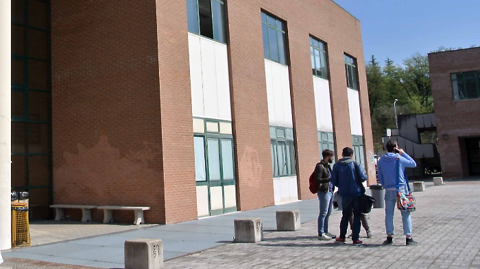 "Ragazze molestate in facoltà di ingegneria". La denuncia dell'associazione