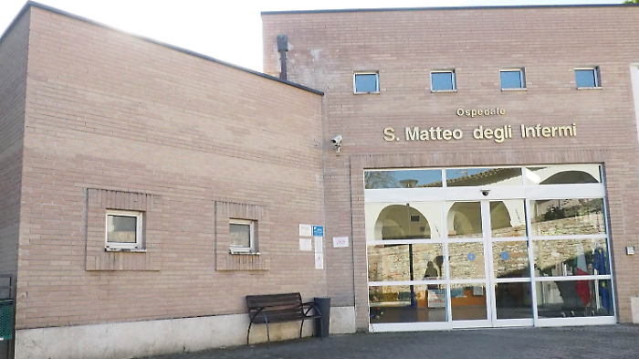 Slitta il vertice sull'ospedale. Tensione tra comitati e sindaco 