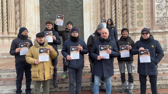 Flash mob di fronte al duomo: riuscita la protesta dei lavoratori del'’Opera per il rinnovo del contratto e l'adeguamento degli stipendi
