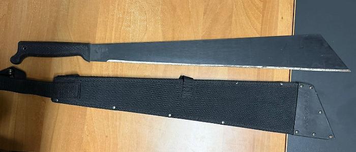 Sorpresi con un machete da 70 centimetri: denunciati tre giovani 