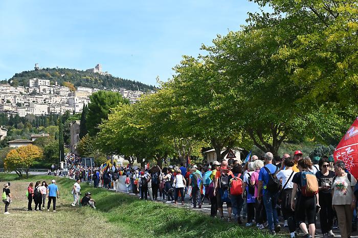 "La Marcia patrimonio Unesco". Presentato il libro che raccoglie tutte le Perugia-Assisi