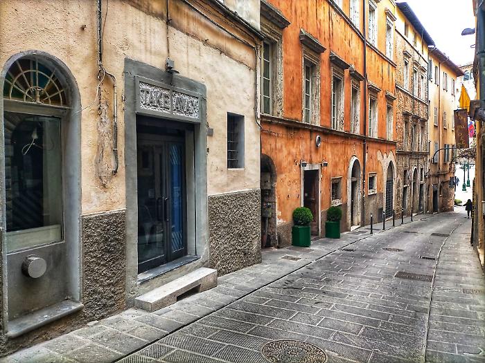 "Fermate la speculazione edilizia che svuota corso Garibaldi". La lettera aperta per salvare il quartiere