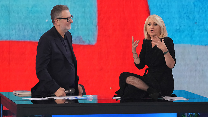 Che tempo che fa torna con una puntata ricca di ospiti: da Noah Wyle a Paolo Sorrentino. Le anticipazioni