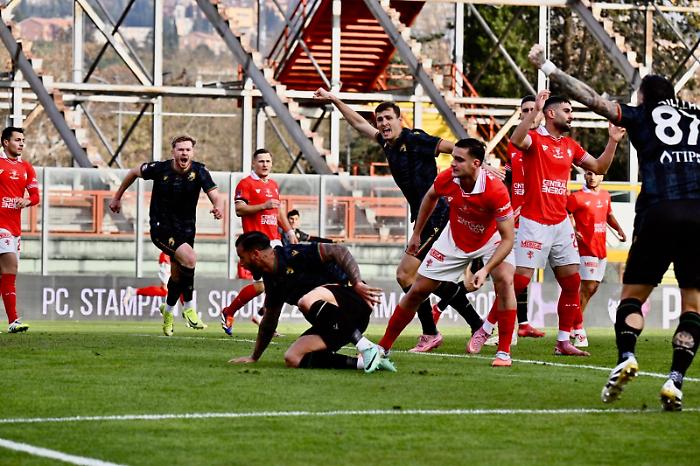 Vallocchia segna un gran gol e il derby va alla Ternana: Perugia ko (1-2)