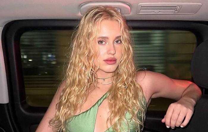 Isobel Kinnear, chi è la ballerina australiana alla conquista di Canale 5: da Amici a Caduta Libera con Max Giusti