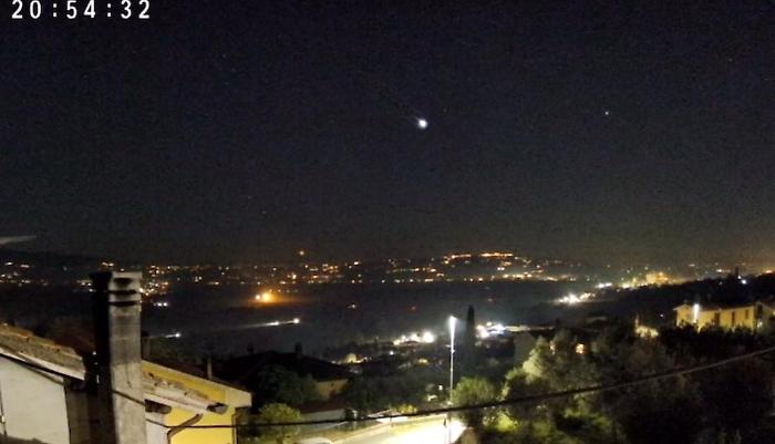 Bolide illumina i cieli dell'Umbria nella sera dell'Immacolata: il video