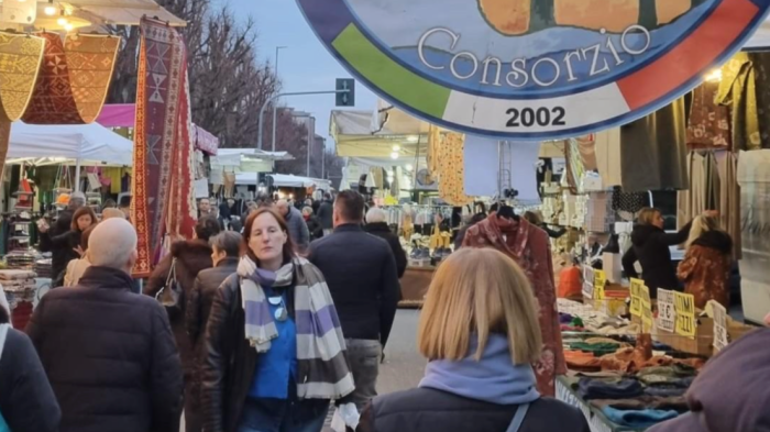 L’originale Consorzio de Gli Ambulanti di Forte dei Marmi a Perugia domenica 14 dicembre
