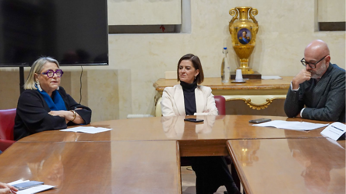 Perugia, arriva il bonus per i dipendenti del comune: presentato l'accordo sul welfare integrativo. Ferdinandi: "Ve lo meritate"