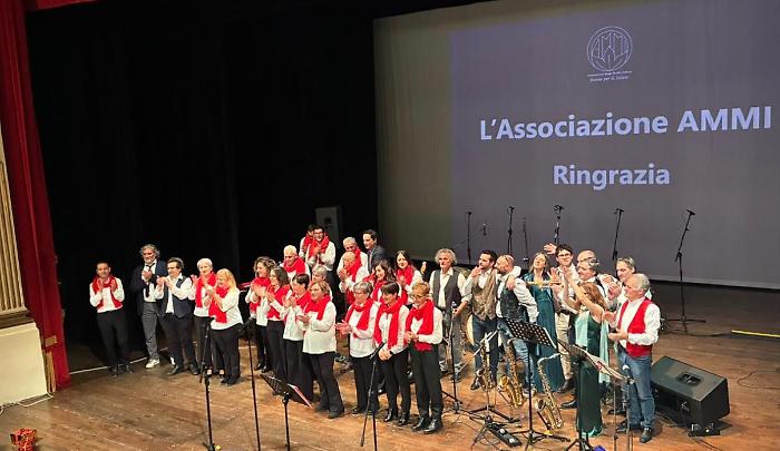 Note di solidarietà e magia: la Tiferno Blues Project illumina il Concerto di Natale dell’AMMI per il Comitato Chianelli