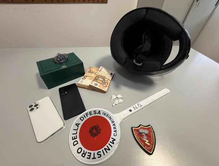 Droga e contanti nascosti in casa: arrestato 47enne a Castiglione del Lago