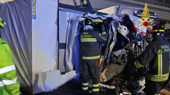 Soccorso e salvato in A1 dopo il tamponamento grazie a 118, vigili del fuoco e polizia stradale