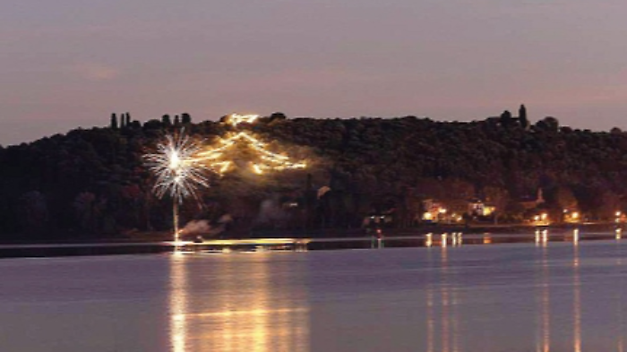 L'Albero di Isola Maggiore accende il Natale di Tuoro