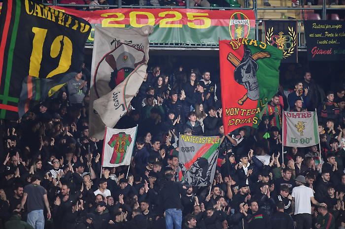 Ternana, 5 punti di penalizzazione per violazioni amministrative. Inibito l'ex patron Stefano D'Alessandro