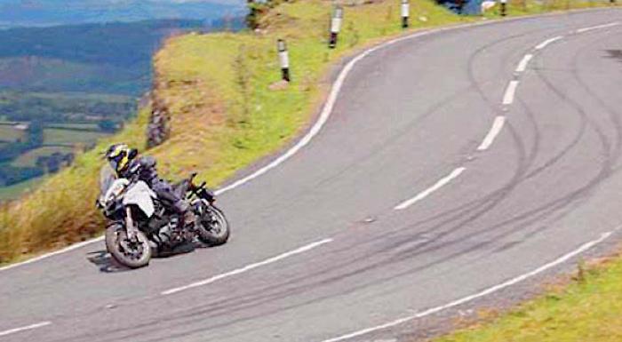 Offese ai poliziotti diffuse sul web: nei guai il fotografo dei motociclisti