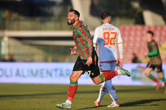 Ferrante-Orellana firmano il successo della Ternana sul Bra (2-0)
