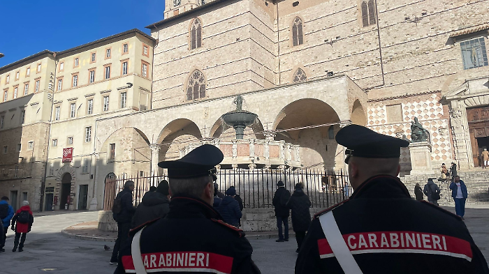Girava in centro con hashish, eroina e cocaina: arrestato 22enne tunisino 