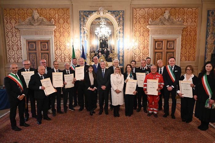 Cerimonia nella prefettura di Perugia, conferite le onorificenze dell'Ordine al merito: i 12 insigniti