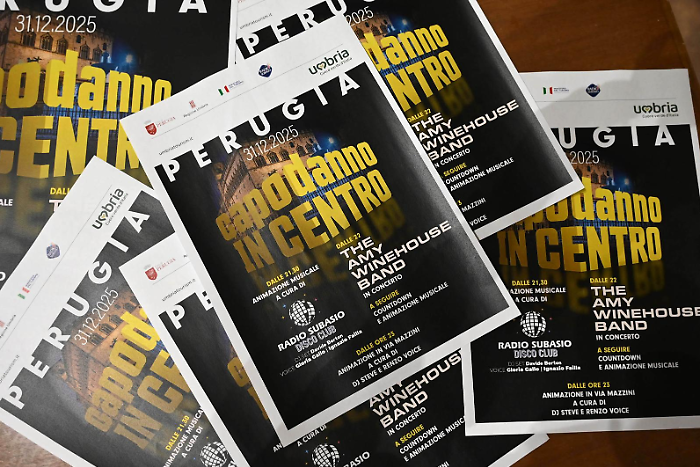 Capodanno in centro, svelato il programma del concertone in Piazza IV Novembre. Musica dal vivo con la Amy Whinehouse Band 