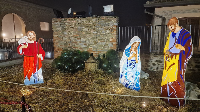 A Piegaro il primo presepe monumentale fatto con il vetro: "La vera novit&agrave; del Natale al Trasimeno" 