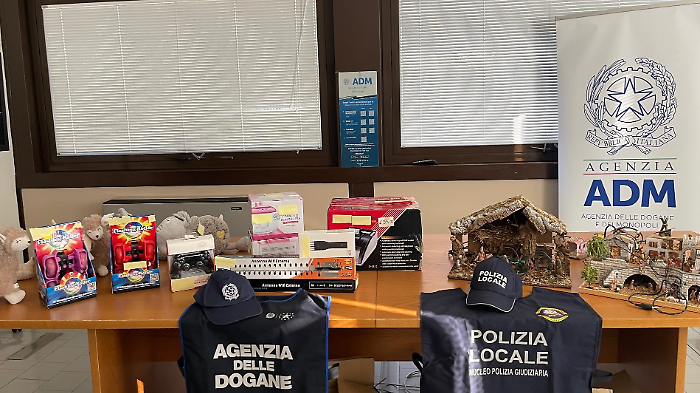 Operazione "Natale Sicuro": sequestrati presepi, giocattoli e dispositivi elettrici in quattro punti vendita